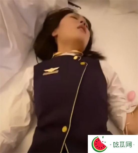 某航空公司乘务长 为保留编制遭领导潜规则 性感制服堪称极品-吃瓜网
