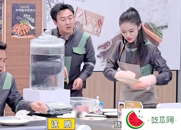 近日，有网民在微博上发文爆料表示林允与沈腾关系看起来不简单，疑似早在综艺《麻花特开心》录制期间就暗生情愫。