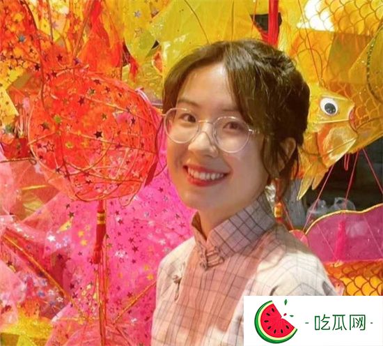 瓜友每日大赛之反差眼镜妹 十个眼镜九个骚还有一个特别骚-吃瓜网