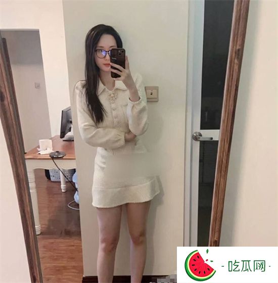 瓜友每日大赛之反差眼镜妹 十个眼镜九个骚还有一个特别骚-吃瓜网