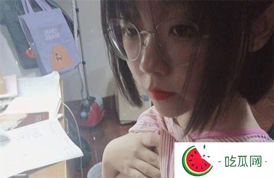 瓜友每日大赛之反差眼镜妹 十个眼镜九个骚还有一个特别骚-吃瓜网