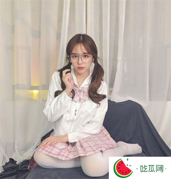 瓜友每日大赛之反差眼镜妹 十个眼镜九个骚还有一个特别骚-吃瓜网