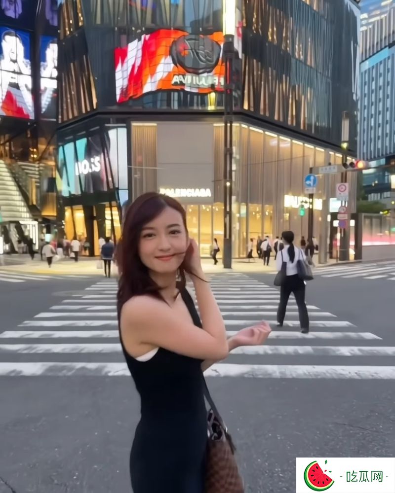 4日，陈嘉倩在IG上分享了多张在日本旅游的靓照。