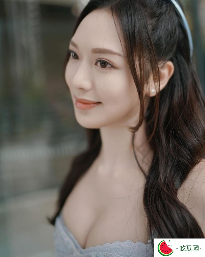 冯盈盈近日晒了不少**靓相。