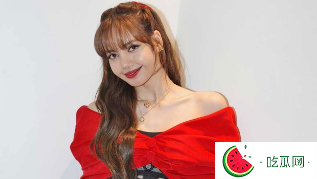 ​Lisa疯马秀现场曝！婀娜多姿身材尽现，LV三公子带家人撑场