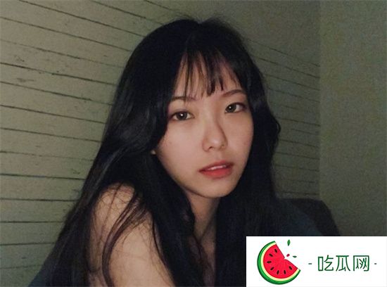 嫩模黄雅琪携手闺蜜大尺度私拍流出!身着性感内衣摆出撩人姿势-吃瓜网