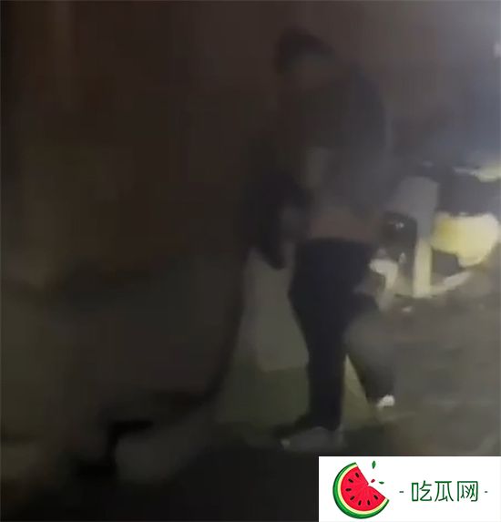 青州古城小巷 情侣野战视频爆火全网!中午在弥河帐篷打野战 还淡定与路人聊天-吃瓜网