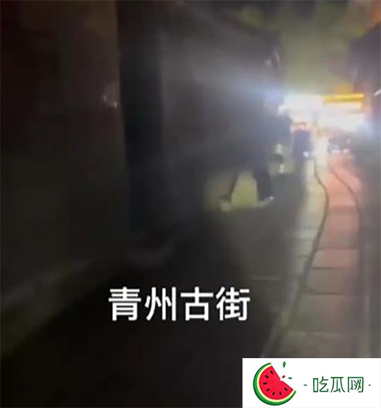 青州古城小巷 情侣野战视频爆火全网!中午在弥河帐篷打野战 还淡定与路人聊天-吃瓜网