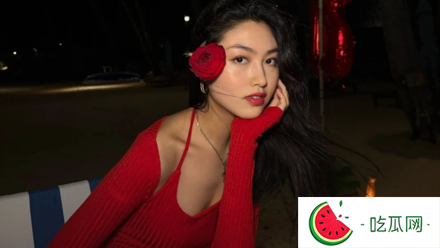 任达华女儿与爱人海边庆祝20岁生日，火辣低胸短裙现身