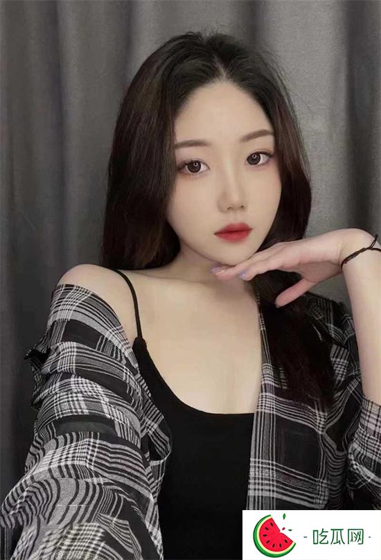 刚结婚就偷吃的绝*** 被肥胖猪男约到酒店无套输出 **视频曝光-吃瓜网