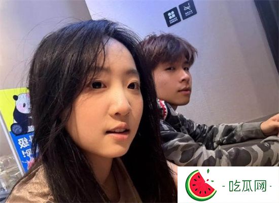 湖南岳麓某学校***劈腿下海!100一晚让无数人前仆后继 穿着校服啪啪-吃瓜网