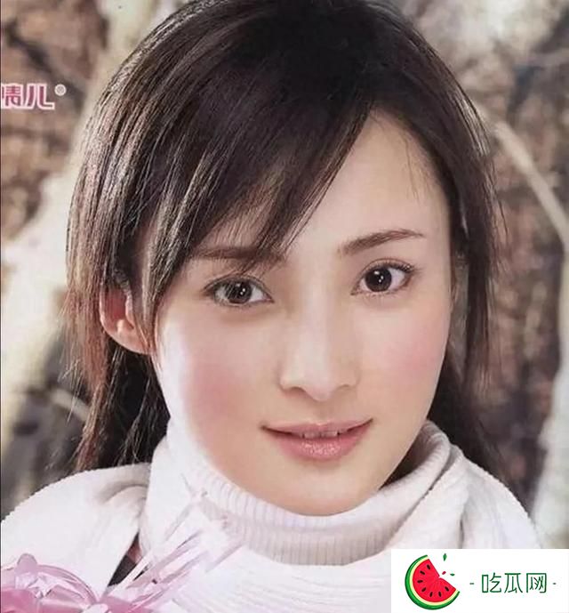 50岁蒋勤勤生图太真实了，太阳穴青筋暴起，也已经发腮了