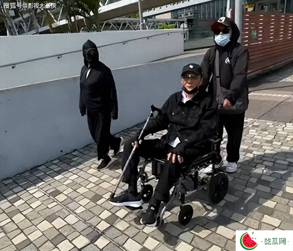 88岁谢贤暴瘦坐轮椅，与嫩模分手后憔悴不堪，晚年孤独引唏嘘