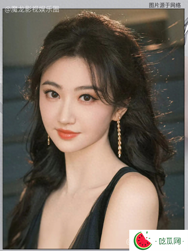 景甜脸部状态引争议，身材仍珠圆玉润柔软迷人