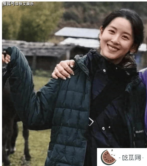 32岁章泽天海外生活实录，爬山缺水嘴唇脱皮，婚姻改变人生引热议