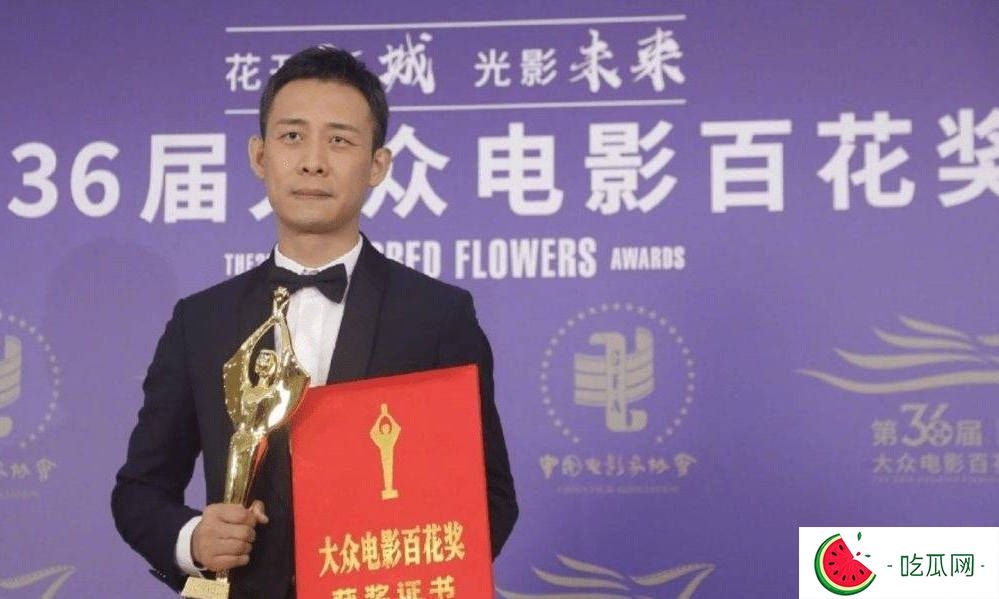 贾玲百花获奖张小斐落泪！相识11年，合作电影总票房超54亿！娱乐圈也有真友谊