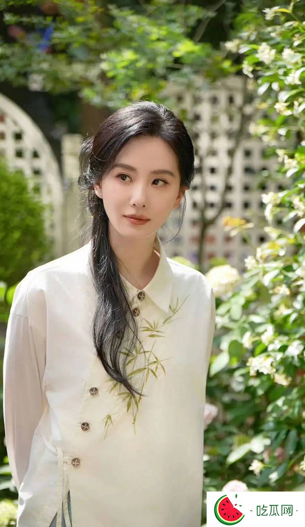 刘诗诗气质斐然。