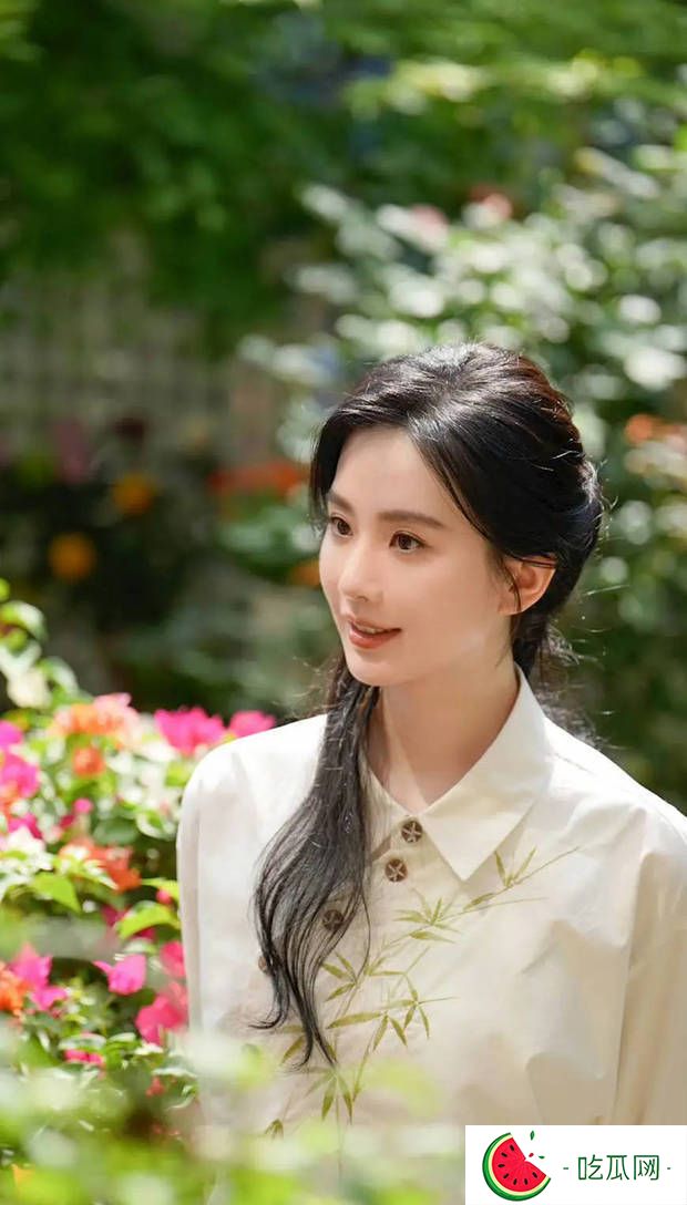 刘诗诗清丽温婉。