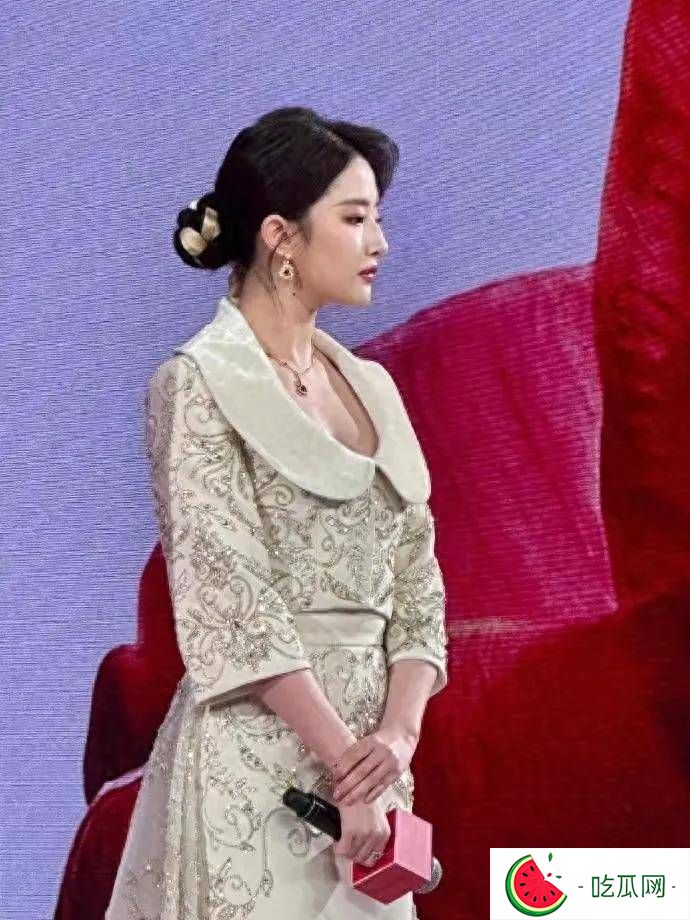 刘亦菲面相变化，仿佛回归古墓，重现小龙女冷艳模样