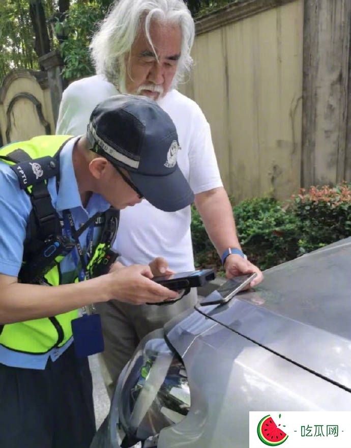 网曝张纪中驾车发生碰撞事故，交警判定张纪中负事故全责