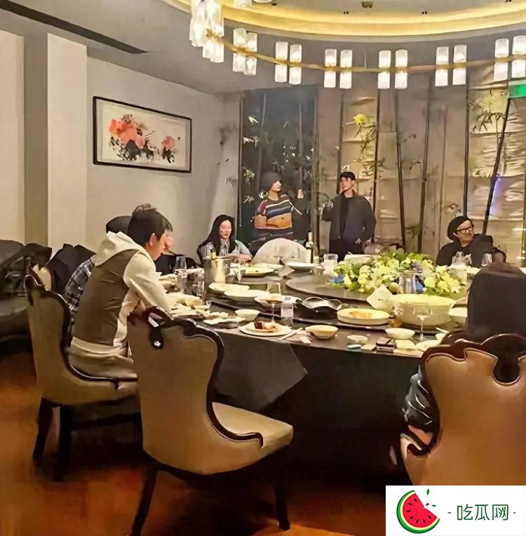 江疏影被曝密会导演！素颜状态引猜测：新剧要开拍？