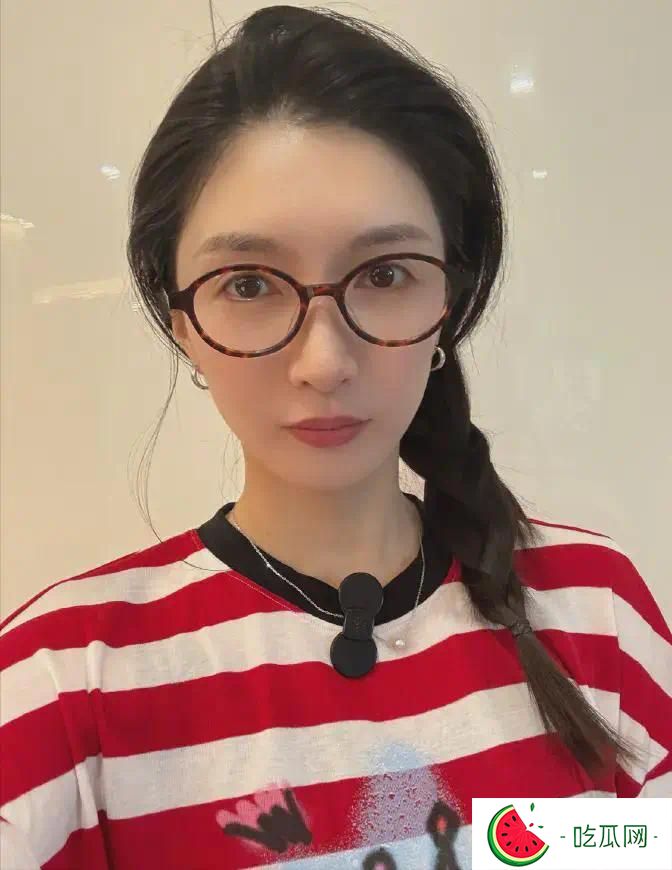 曝江疏影国外藏私生子后续：幕后多位大佬被扒，本人露面一脸愁容