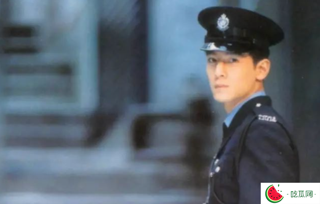 好久不见吴彦祖女儿，完美避开爸爸美貌？
