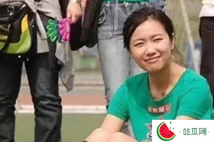 徐静蕾素颜曝光，网友热议背后真相，隐藏的秘密是什么？