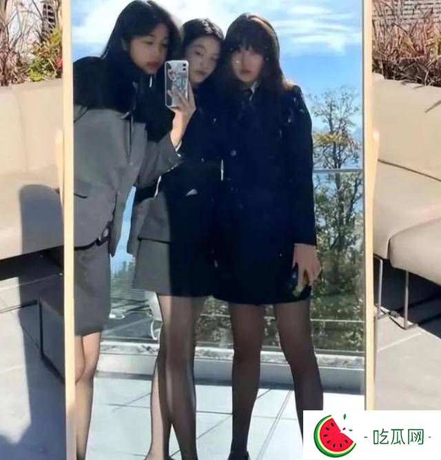 王菲李亚鹏女儿近照，嘴唇疤痕消失，气场强大身材高挑