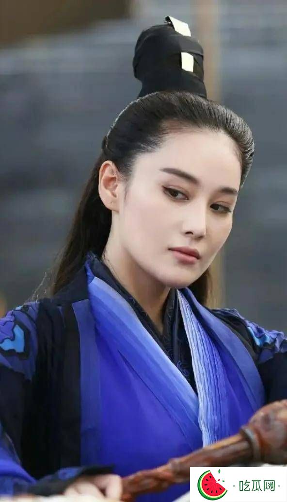 38岁张馨予对比37岁刘亦菲：同是颜霸，一个明艳贵气一个娇艳欲滴