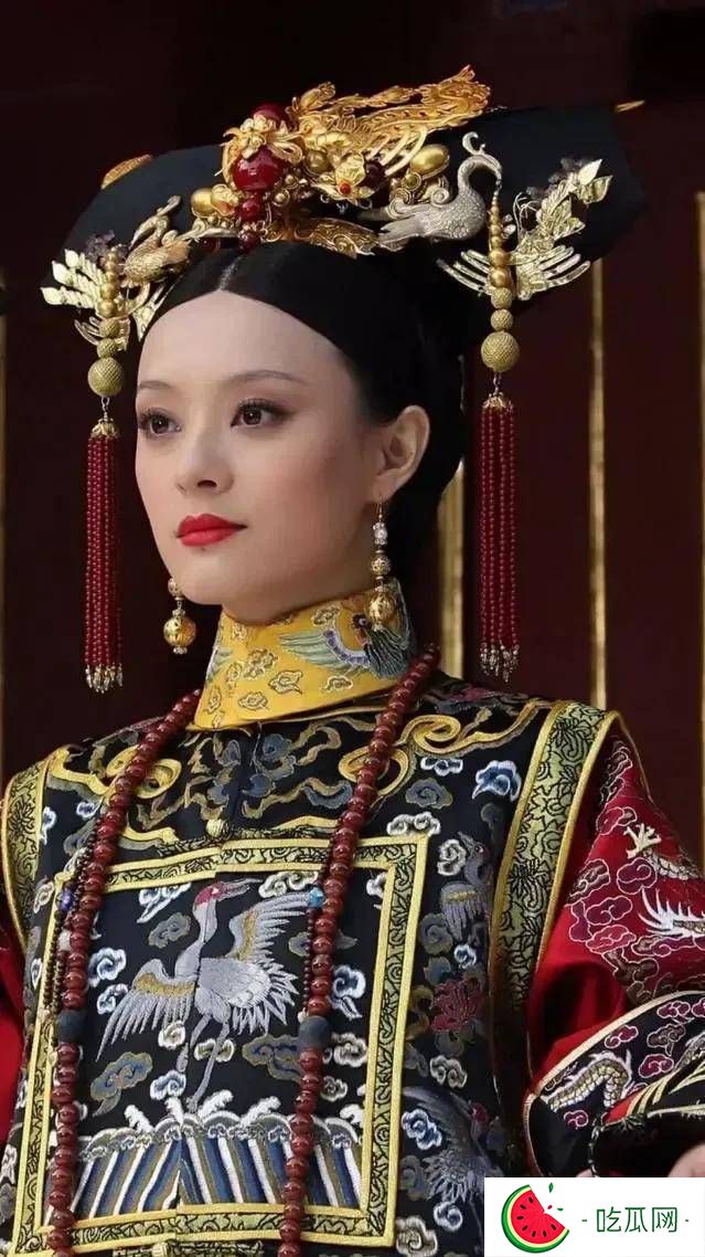 孙俪小区遛狗，素颜现身太自然，邻家感十足圈粉无数
