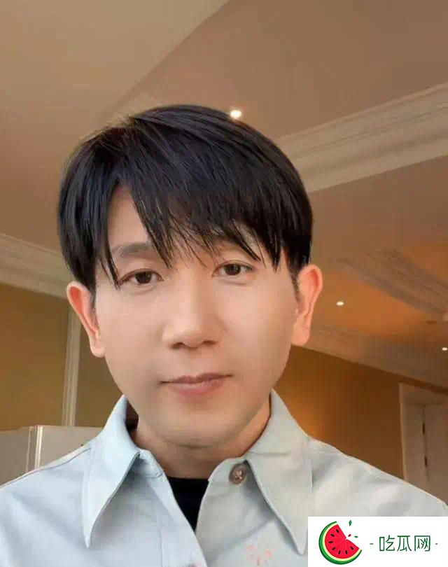 前脚赵丽颖刚被曝光恋情，后脚冯绍峰就有新动作，陈晓彻底输了