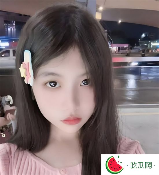 湖南长沙某学院女神 长相甜美却痴迷网恋 宽衣解带白皙胴体娇嫩无比-吃瓜网
