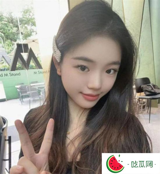 广东某大学女生 在校恋爱期间痴迷KTV点男模 被男友曝光私密视频-吃瓜网