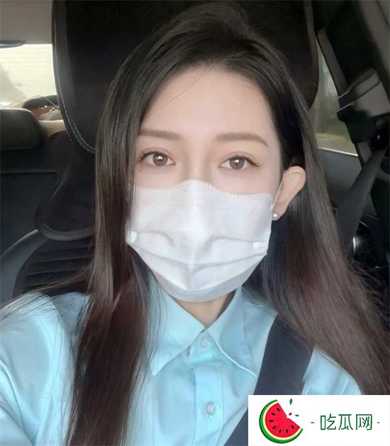 江苏某银行美女**曼曼 出轨视频被曝 上班期间跟同事厕所** 家中约会啪啪狂欢!-吃瓜网