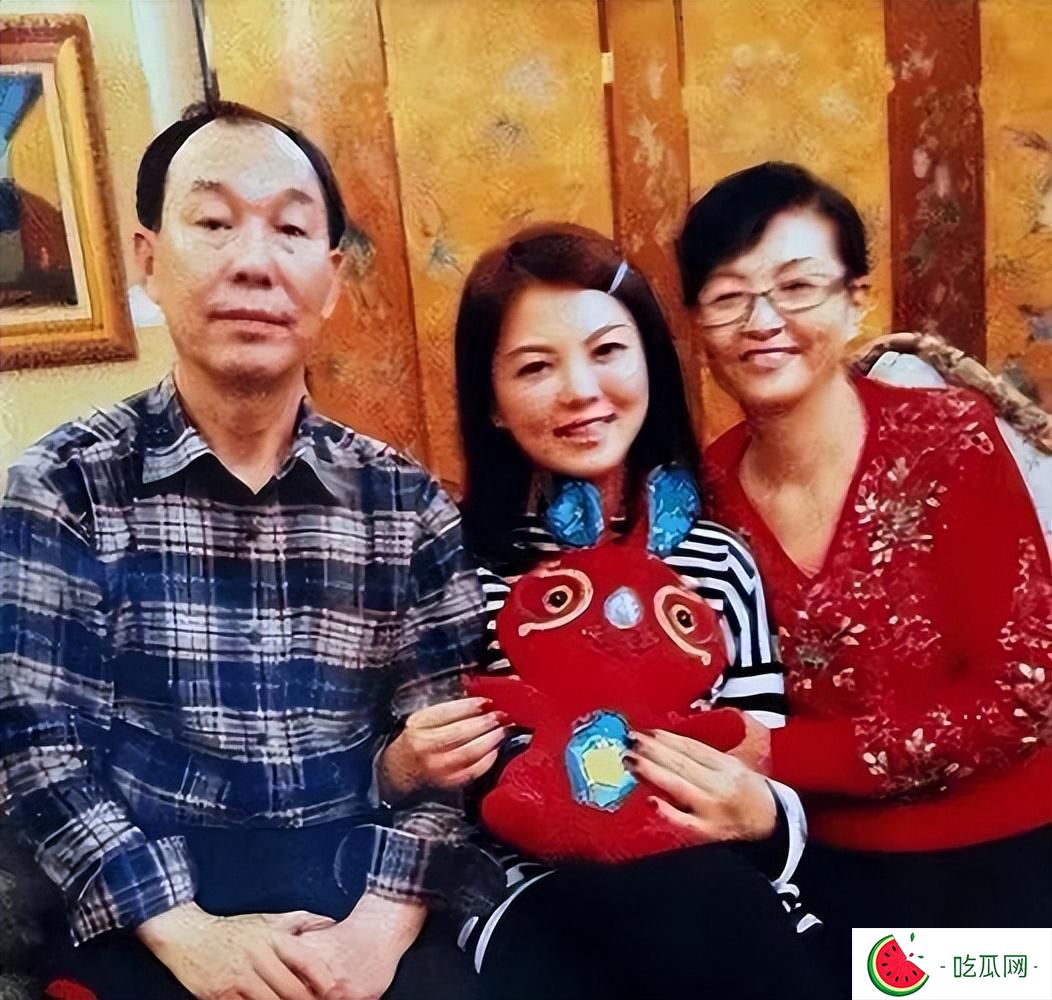 顶着风头“炫富”，带着女儿吃天价粽子、刺激普通人，李湘飘了？