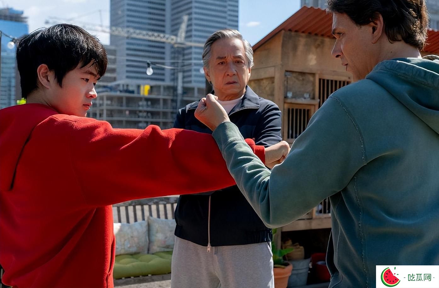 刚上映票房破3.3亿，力压《碟中谍8》，成龙这次赢麻了