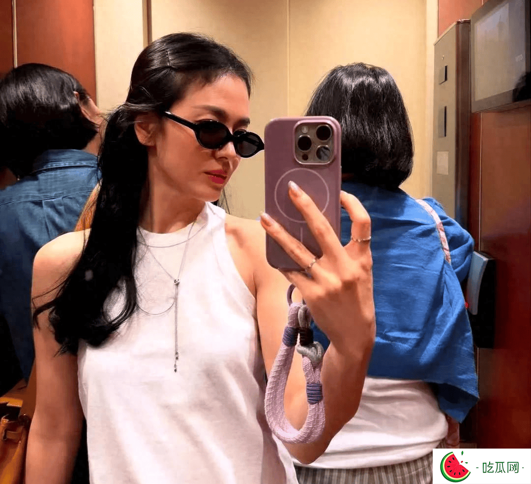 宋慧乔长发回归少女感满满 身材暴瘦 借网友的话 自己调侃胸都变小了