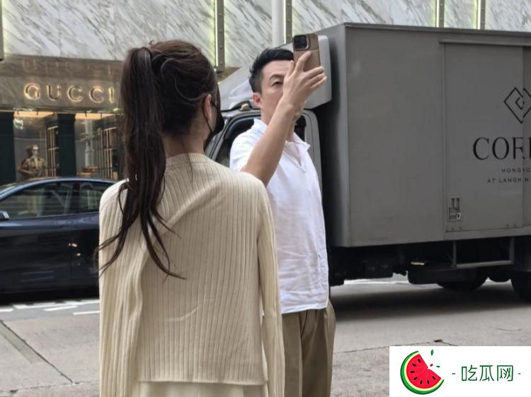 汪小菲陪子女过儿童节，节后带老婆游香港，夫妻俩被偶遇超甜