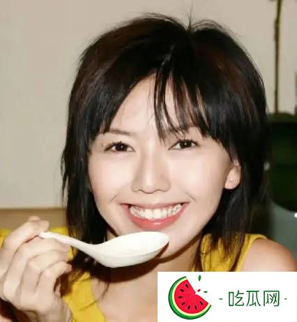 孙燕姿携一家四口现身长城，13岁儿子活力满满冲在前
