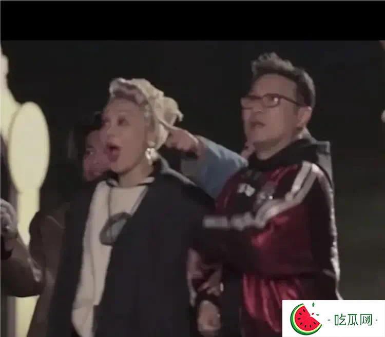 汪峰蛋糕无人机给宁静庆生！牵手看流星，撕碎了章子怡最后的体面