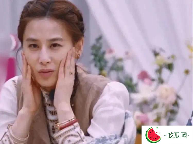 离婚后，杨子对黄圣依的伤害一直在延续，黄圣依妈妈也深受其害