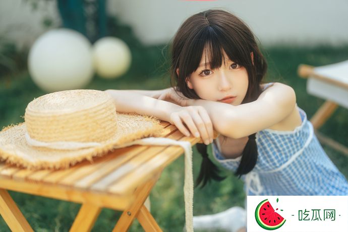 迷之呆梨图片全图中的夏末cos，萌与性感完美碰撞！