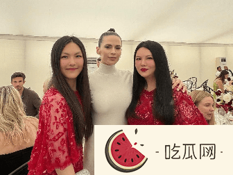李湘带女参加活动，二人穿母女装像姐妹，王诗龄打扮像36岁又胖了