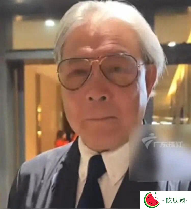 霍震霆曝小儿子已完婚，很满意泰国儿媳，网友：就霍启山孤身一人