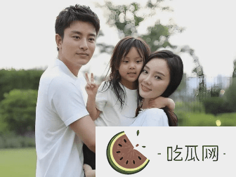 贾乃亮黄圣依上热搜后，甜馨晒一家合影回应：别劝复合了，习惯了