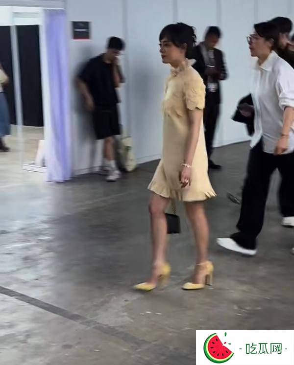 红毯幕后揭秘，孙俪神似胡曼黎，杨幂状态略显狼狈，吴谨言完美扛住