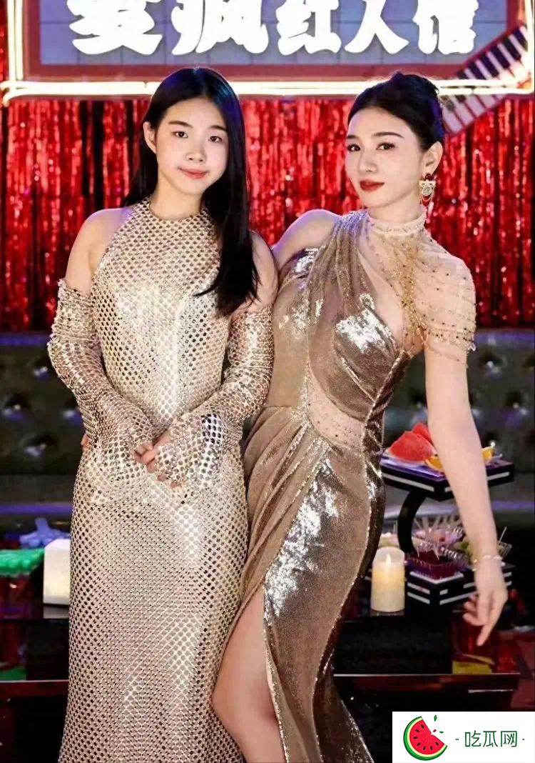 没想到，黄奕才11岁的女儿身高就跟她不相上下，可惜长相太像爸爸