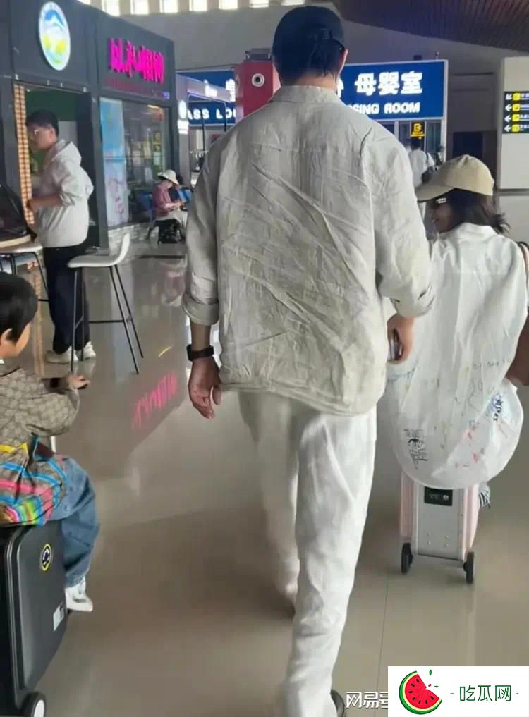 麦迪娜婆媳同游新疆打卡六星街，保姆跟着带娃，儿子女儿都超萌