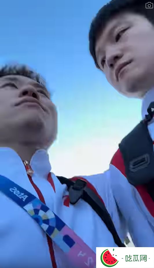 有网民流出一段影片，见到来自潮汕的谢思埸与广州出生的樊振东以广东话交流。